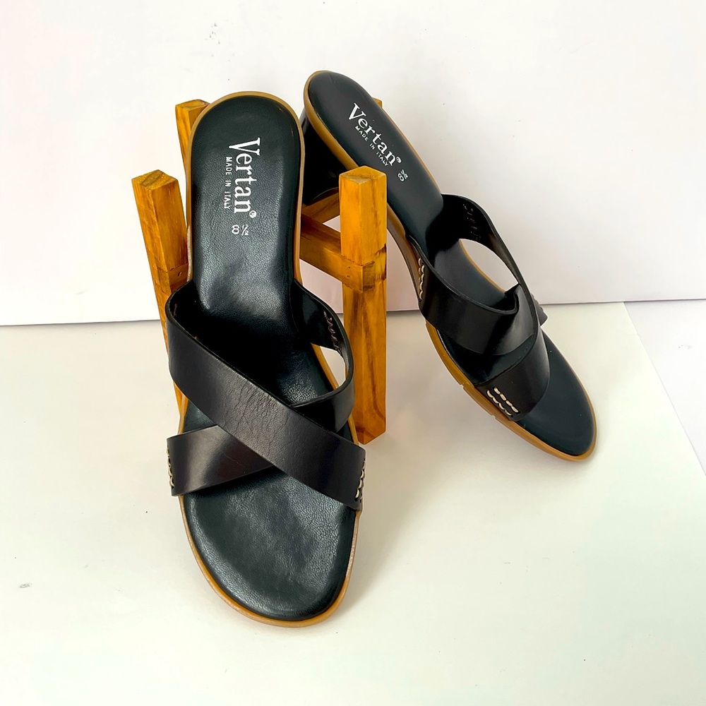 NW/OT Women’s Vertan sandals